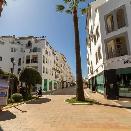 Banus - Harbour Seafront Apartment