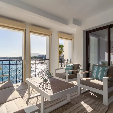 Banus - Harbour Seafront Apartment Marbella