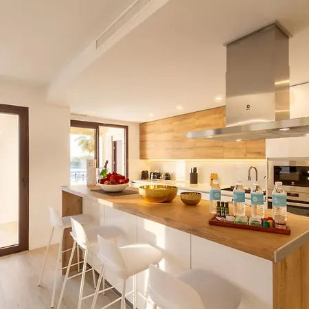 Banus - Harbour Seafront Apartment Marbella